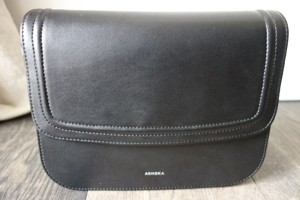 Sac à rabat en appelskin noir "ASHOKA PARIS", Envoi, Utilisé, Noir