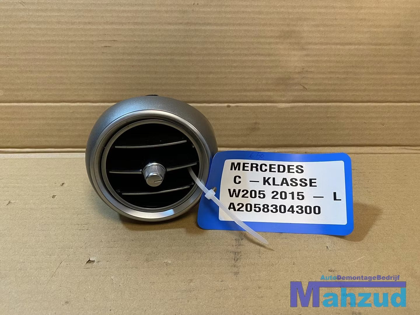 MERCEDES C-klasse W205 luchtrooster Links dashboard 2013-202, Mercedes-Benz AG, Mercedes-Benz, Utilisé, Mercedesstrasse 120
70372  Stuttgart, DE
