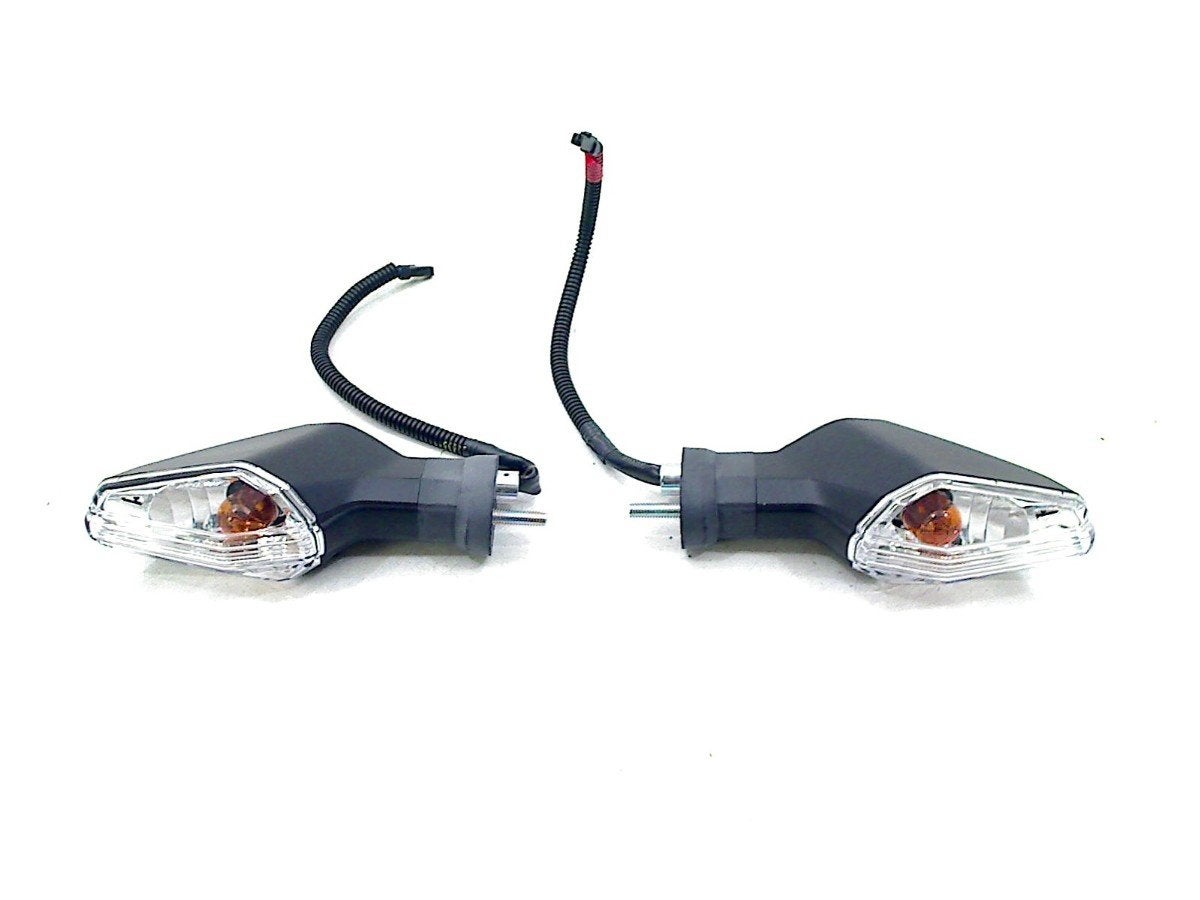 KNIPPERLICHT Suzuki GSX-8S (01-2023/-), Dhr. S. di Majo, Gebruikt, Info@cama-motorparts.nl, P.J. Troelstraweg 8 8
3144 CX  MAASSLUIS, NL