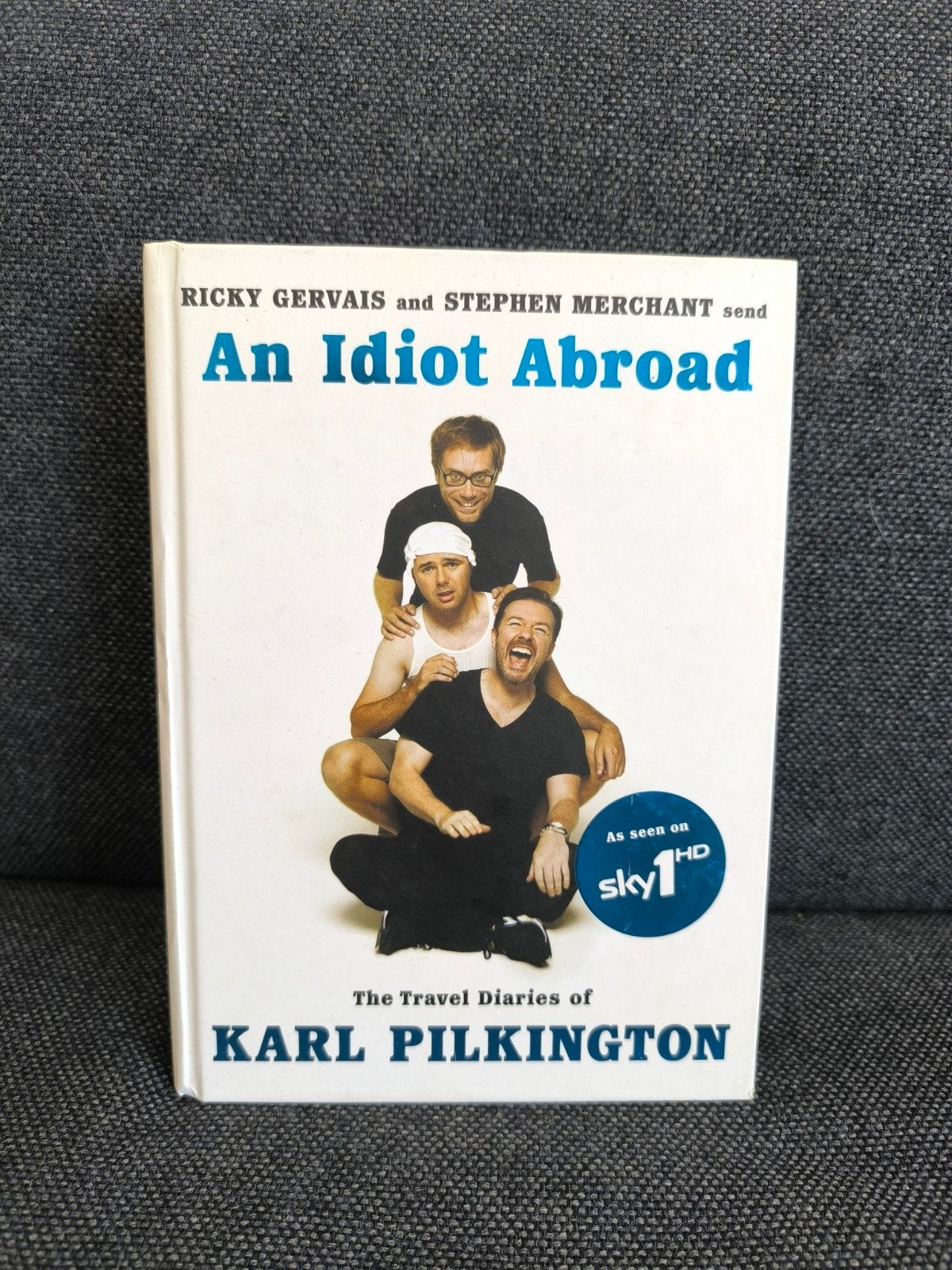 An idiot abroad (Ricky Gervais, Karl Pilkington, Merchant), Boeken, Taal | Engels, Zo goed als nieuw, Non-fictie, Ophalen