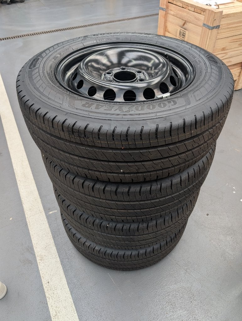 Nouveaux pneus et jantes Ford Transit Custom V710, Autos : Pièces & Accessoires, Neuf, 215 mm, 16 pouces, Pneus été