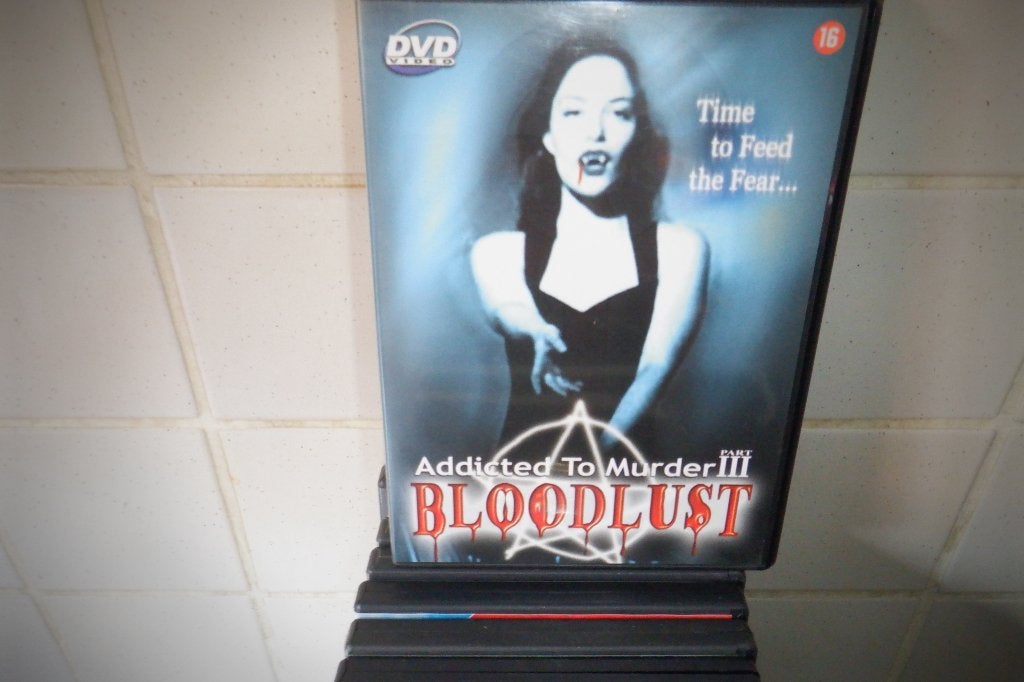 DVD Bloodlust Addicted To Murder Part 3., CD & DVD, DVD | Horreur, Enlèvement ou Envoi, Anglais, Vampires ou Zombies, Néerlandais