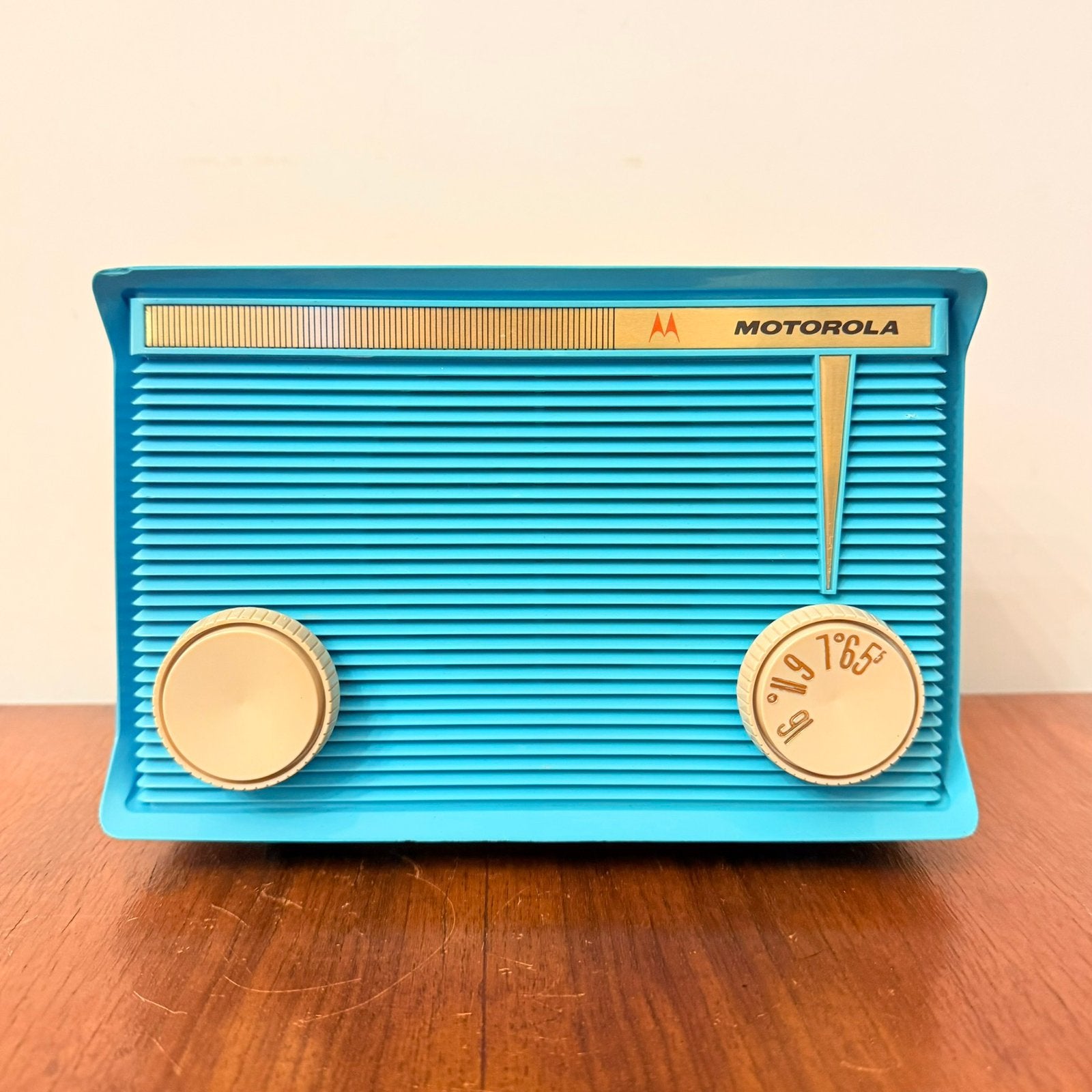RADIO TUBULAIRE À COQUE MOTOROLA A1B TURQUOISE 1950 RARE, Antiquités & Art, Antiquités | TV & Hi-Fi, Envoi