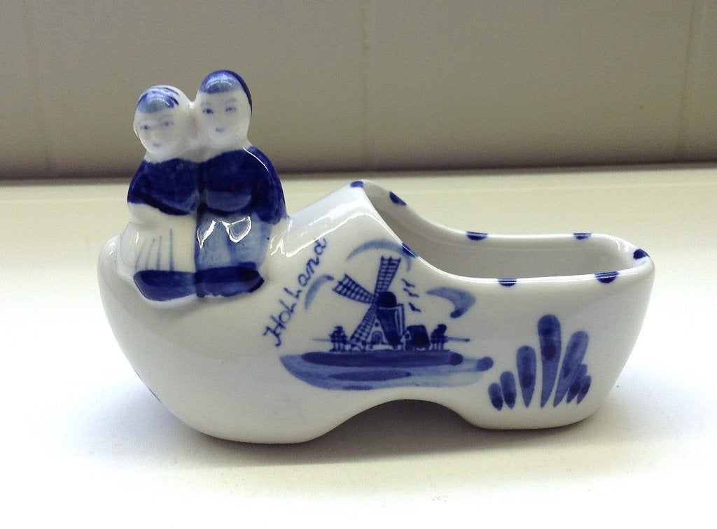 Sabot vintage en porcelaine avec un couple en bleu de Delft, Enlèvement ou Envoi