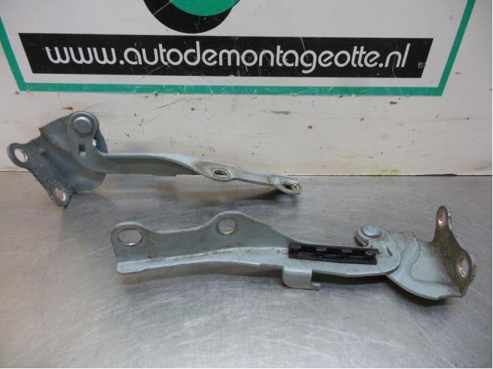 Charnière capot d'un Hyundai Getz (Getz 03-), Autos : Pièces & Accessoires, -, Utilisé, Hyundai, -