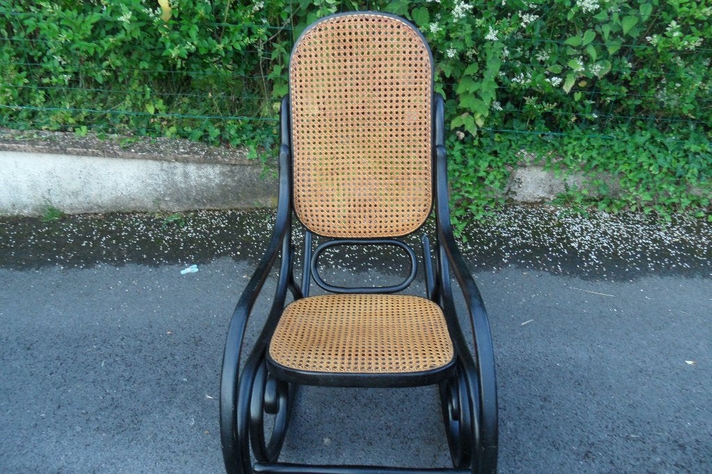 Rocking Chair Thonet, Enlèvement