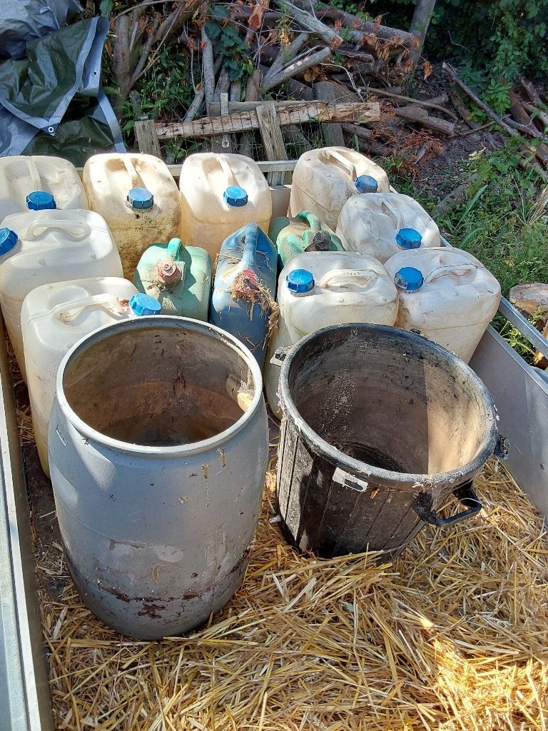 12 waterbidons en 2 vaten ! Alles 20 euro, Tuin en Terras, Regentonnen, Ophalen