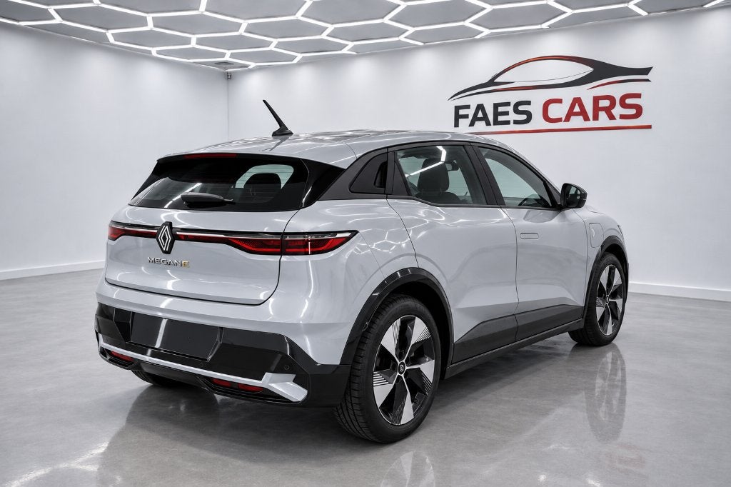 Renault Megane E tech 160 kw equilibre versie, Autos, https://public.car-pass.be/vhr/566cc261-5358-46dd-b6d9-c231066252f8, Argent ou Gris