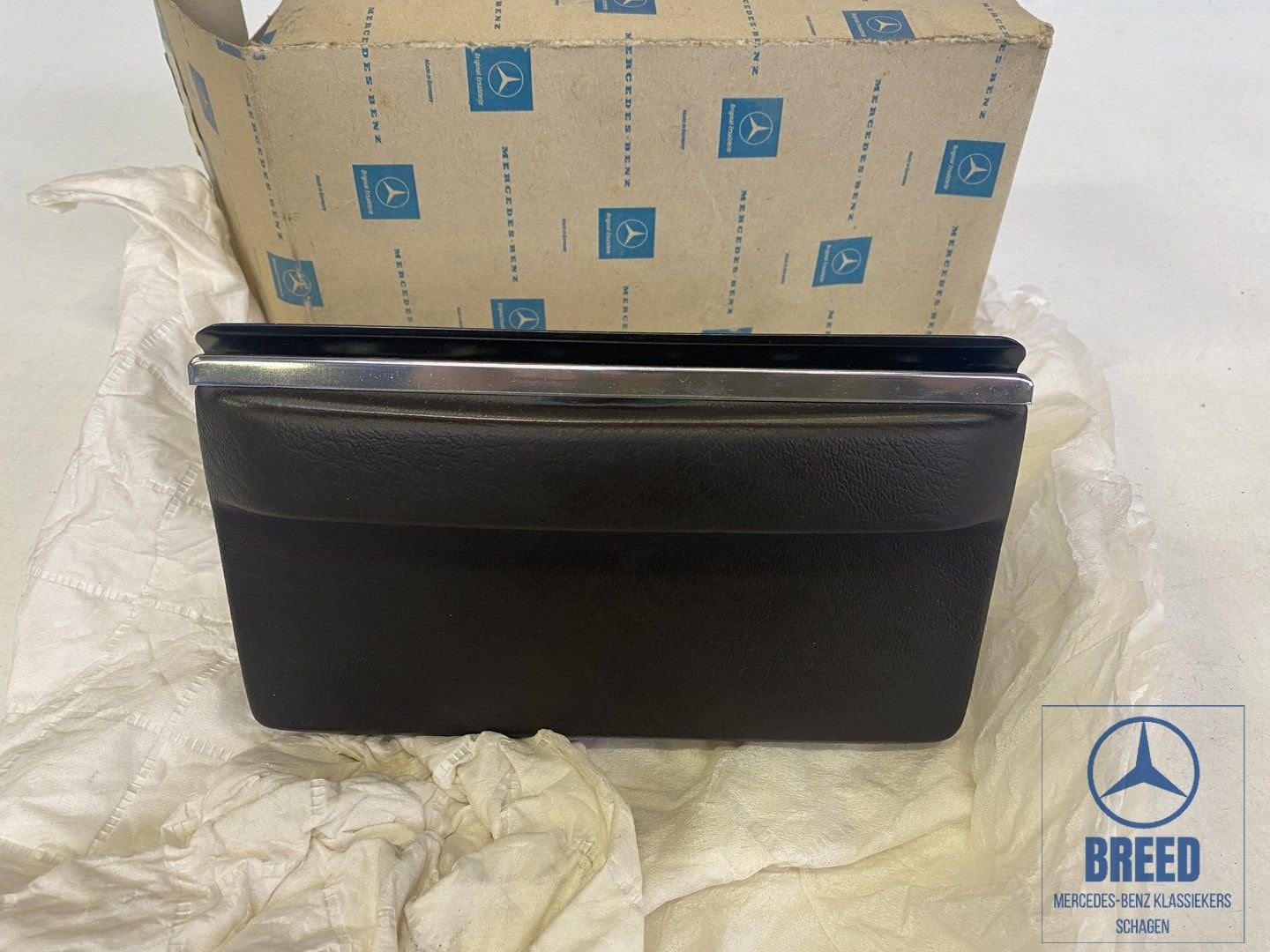 NOS asbak donkerrood Mercedes-Benz W114 W115 /8 1e serie, Neuf, -, -, Enlèvement ou Envoi
