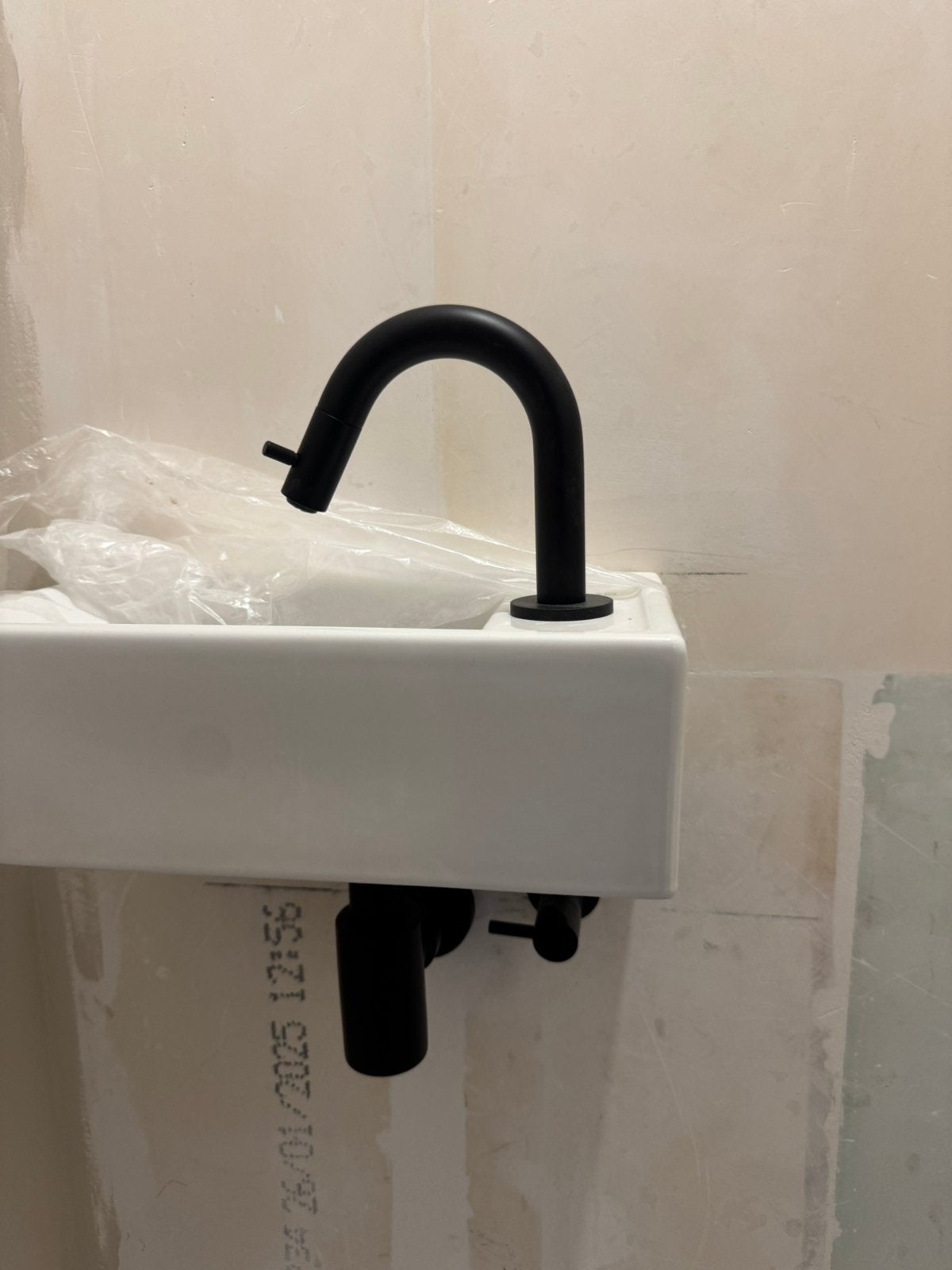 Robinet Lave main eau froide Noir + accessoires Noir, Enlèvement, Neuf, Robinet