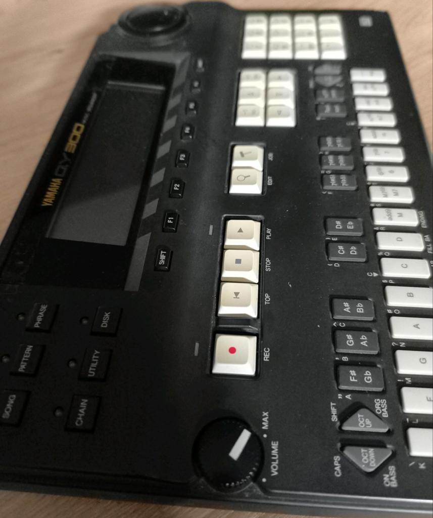 Yamaha QY300, Muziek en Instrumenten, Midi-apparatuur, Ophalen