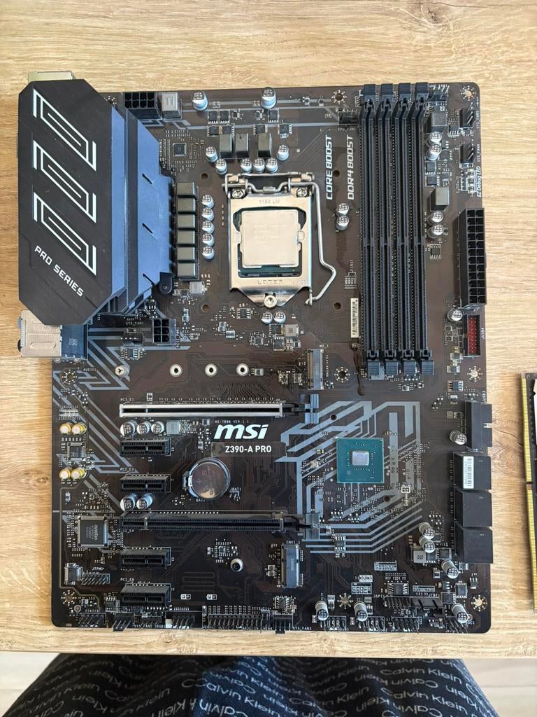 i5-9600k + MSI z390-A Pro + RAM 2x8Gb 3000mhz Ballistix, Informatique & Logiciels, Cartes mères, Utilisé, Intel, DDR4, Enlèvement ou Envoi