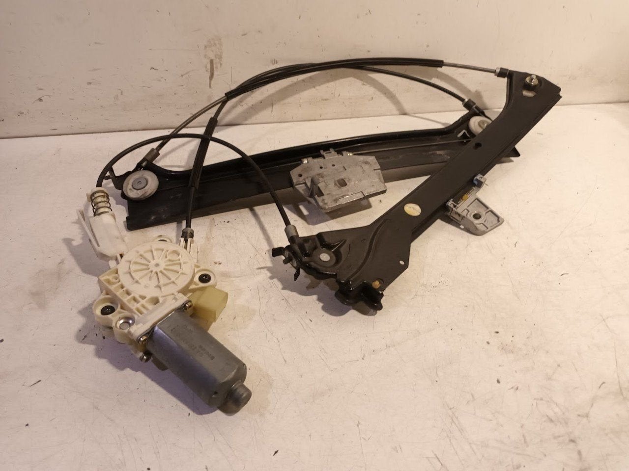 Raammechaniek elektrisch links voor Mercedes-Benz CLK-Klasse, Onderdelen@venauto.nl, Van der Ven Autorecycling B.V., Ettenseweg 76, 4706 PB Roosendaal, The Netherlands