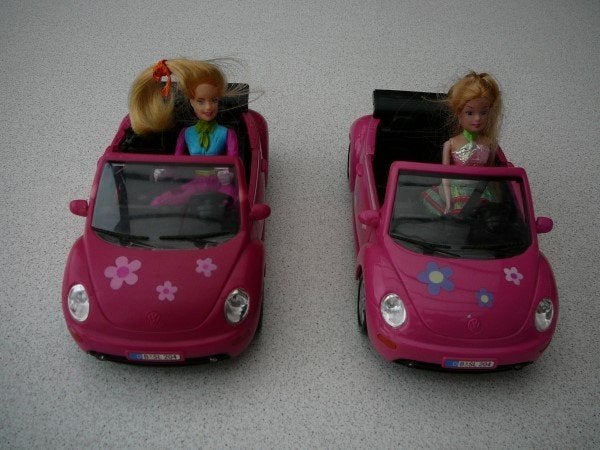 2 mooie auto's met popjes in, Kinderen en Baby's, Ophalen of Verzenden, Gebruikt, Overige typen