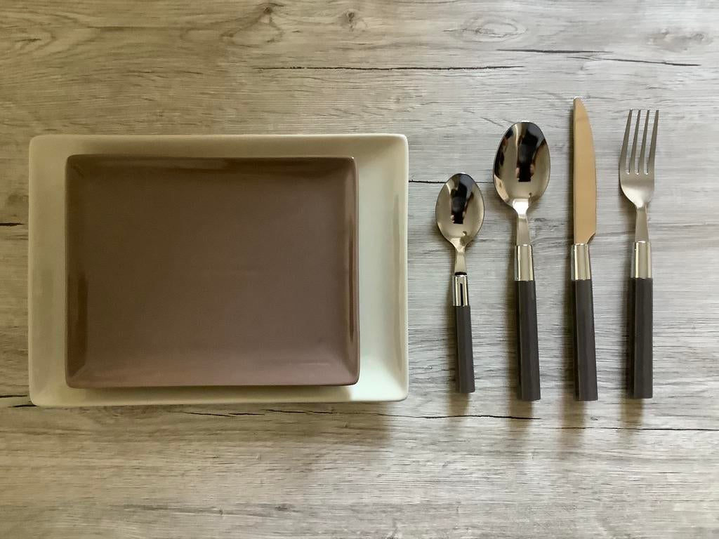 Zes delig eetservice in twee kleuren zie foto, Ophalen, Nieuw