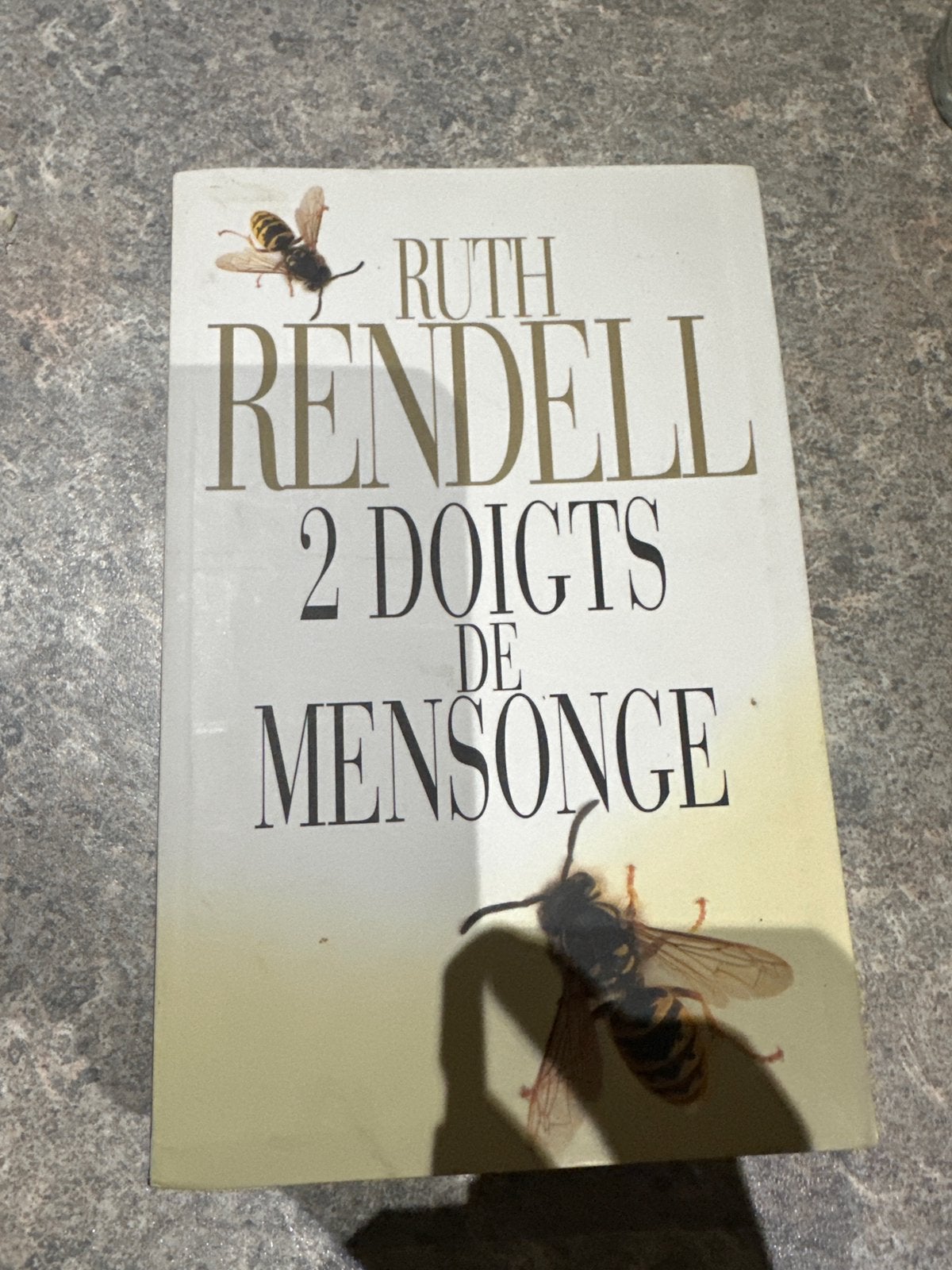 Livre 2 doigts de Mensonge Ruth Rendell, Boeken, Ophalen of Verzenden, Zo goed als nieuw