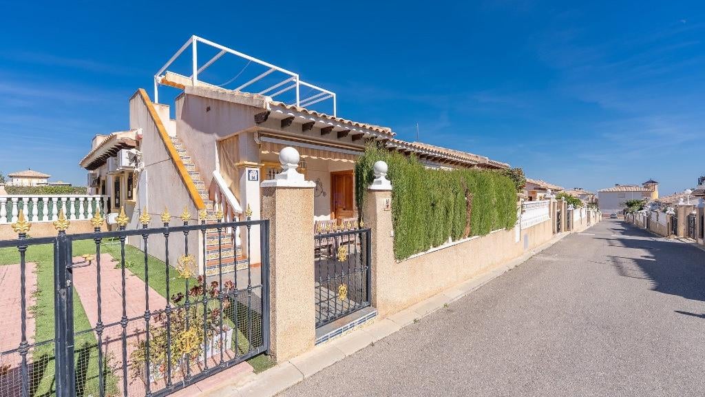 JOLIE VILLA SEMI MITOYENNE SUR VILLAMARTIN, 75 m², Maison d'habitation, 2 pièces, Espagne