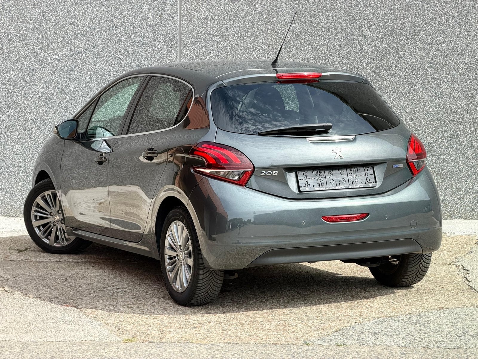 Peugeot 208 1.2 Essence AUTOMATIQUE Pano 74000km, Argent ou Gris, Achat, https://public.car-pass.be/vhr/2147299d-315a-457d-a2ad-a60539614bd4