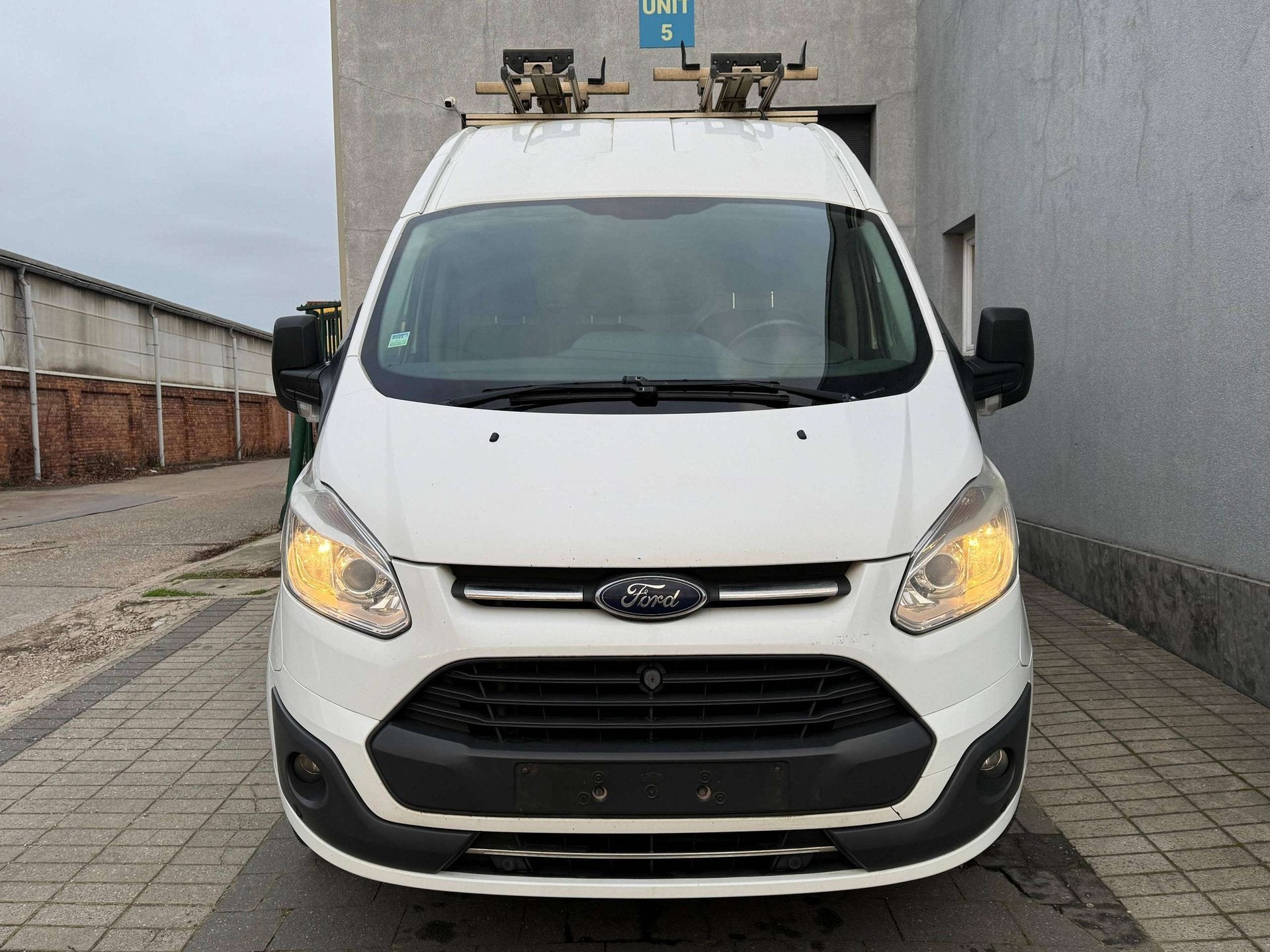 Ford Transit 2.0 TDCi L2H2 Ambiente LICHTE VRACHT 2016 BTW A, Auto's, Gebruikt, Euro 6, 4 cilinders, Wit