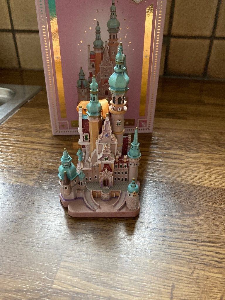 Disney castle Ornament - Rapunzel ( Limited edition ), Ophalen of Verzenden, Overige figuren, Nieuw, Beeldje of Figuurtje