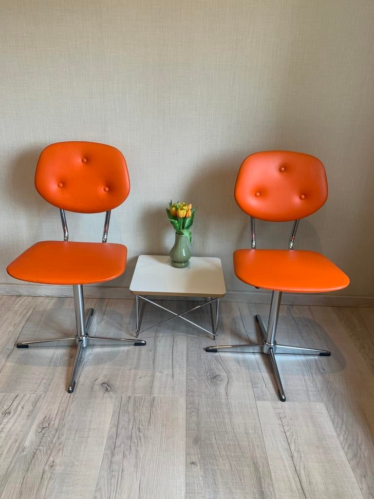 Vintage design stoelen - opvallend oranje duo, Huis en Inrichting, Ophalen, Zo goed als nieuw, Midcentury retro vintage, Twee