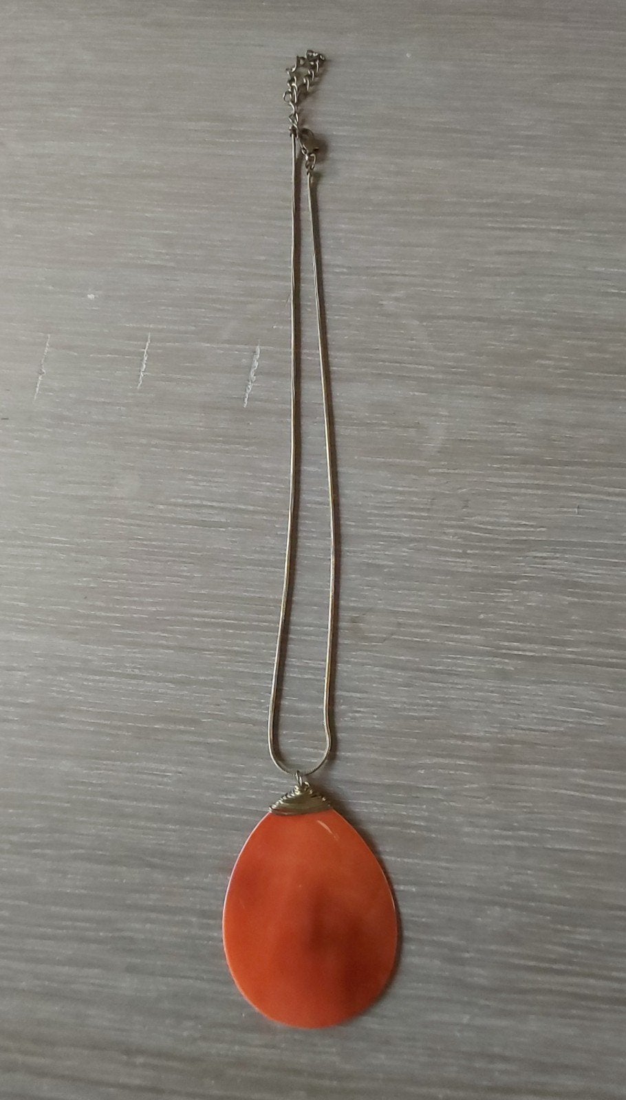 ketting met oranje schijfje, Bijoux, Sacs & Beauté, Colliers, Enlèvement ou Envoi, Orange