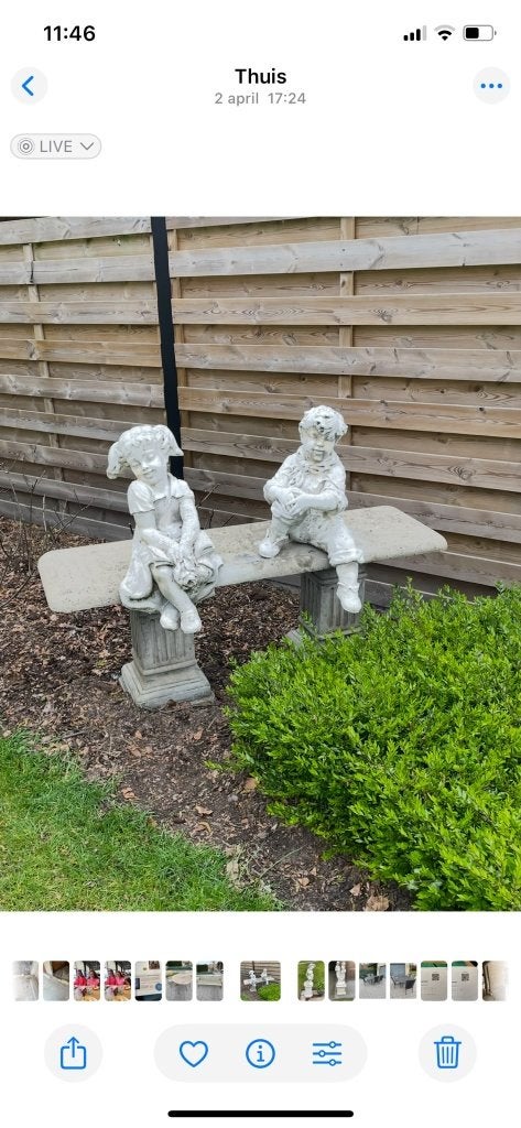 Betonnen tuinbeeld op bank, Ophalen, Gebruikt, Beton, Mensenbeeld