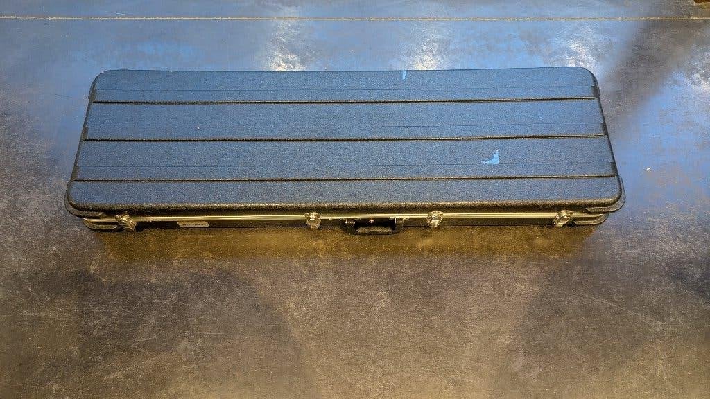 stevige koffer voor elektrische basgitaar, Muziek en Instrumenten, Ophalen of Verzenden, Zo goed als nieuw, Elektrische basgitaar