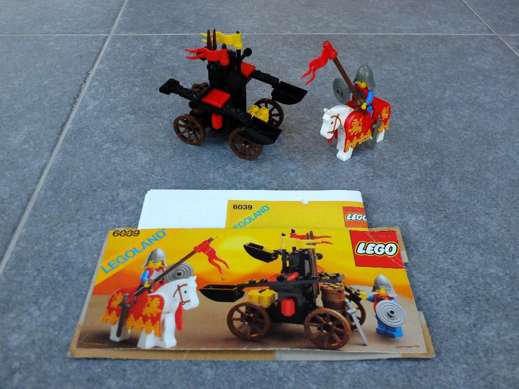 Lego Castle Lion Knights 6039 - Double catapulte, 1988, Enlèvement ou Envoi, Lego, Ensemble complet, Utilisé