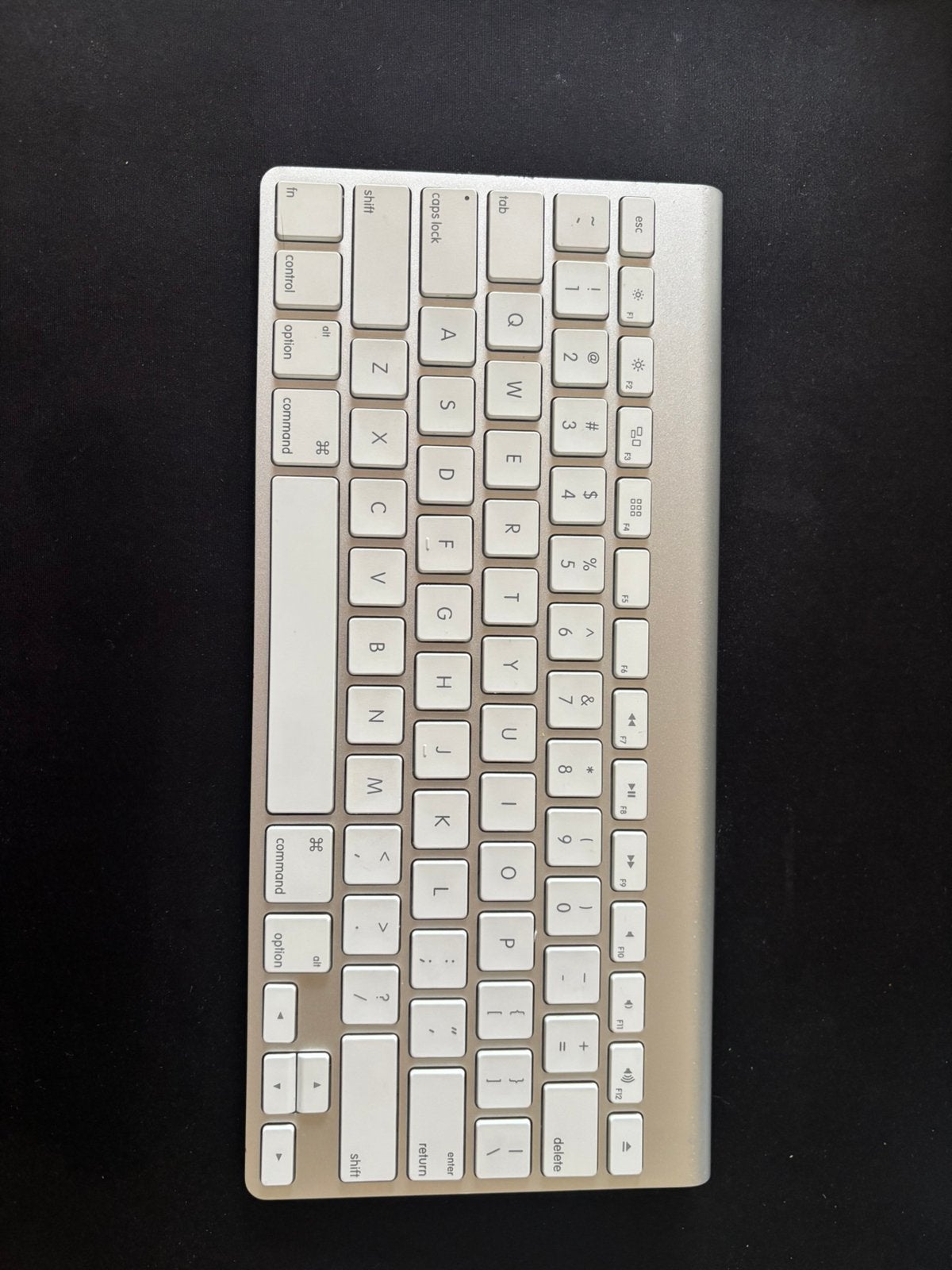 Draadloos Apple toetsenbord qwerty, Draadloze ontvanger, Ophalen of Verzenden, Zo goed als nieuw, Draadloos