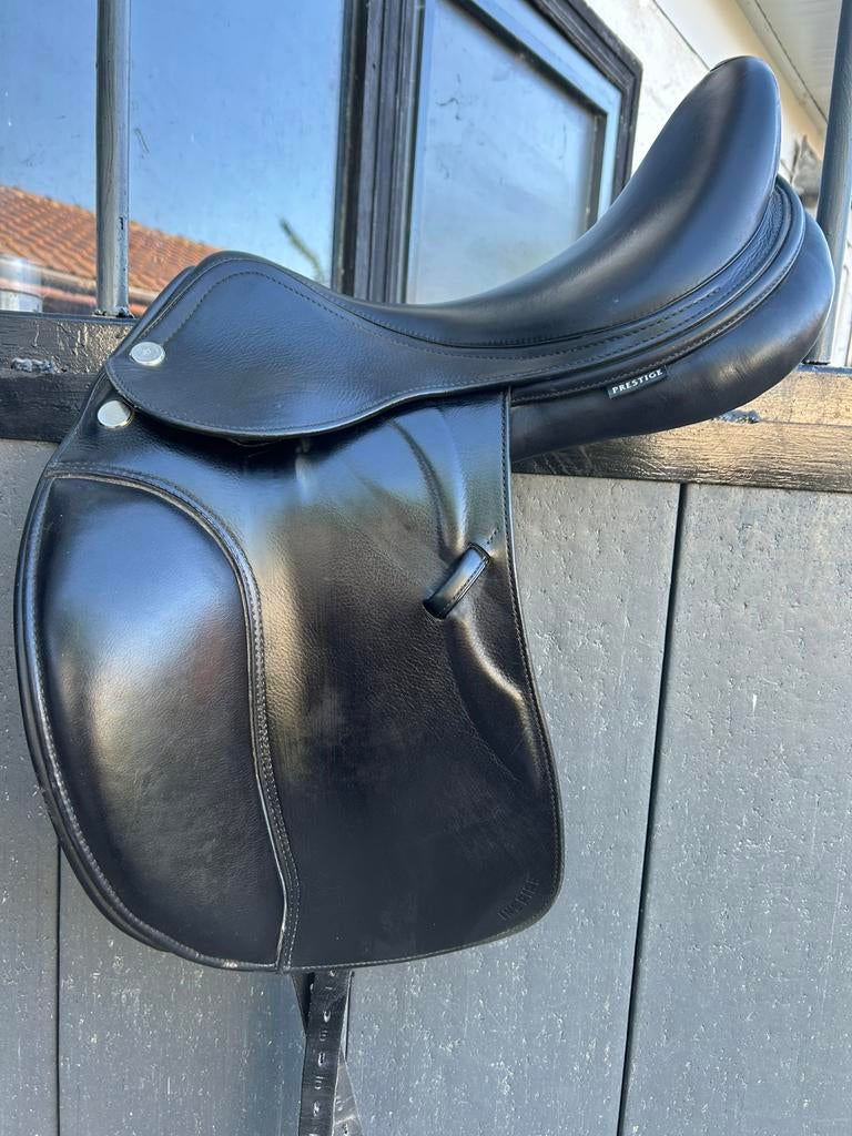 Prestige dressuurzadel, Dieren en Toebehoren, Ophalen of Verzenden, Zo goed als nieuw