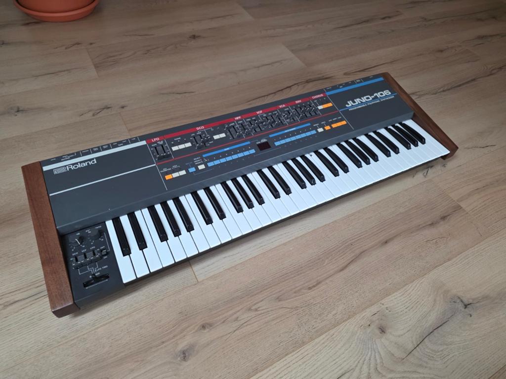 Vends juno 106 comme neuf avec flancs en bois, Muziek en Instrumenten, Keyboards