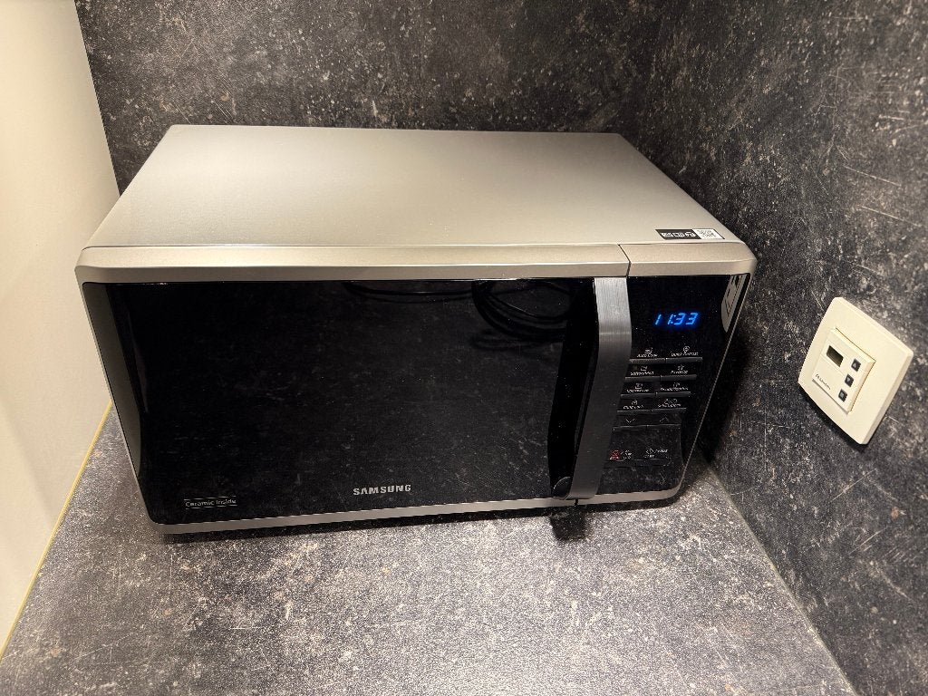 Samsung Micro-ondes Solo 23L, Elektronische apparatuur, Microgolfovens, Microgolfoven, Tussenbouw, Ophalen of Verzenden, Zo goed als nieuw