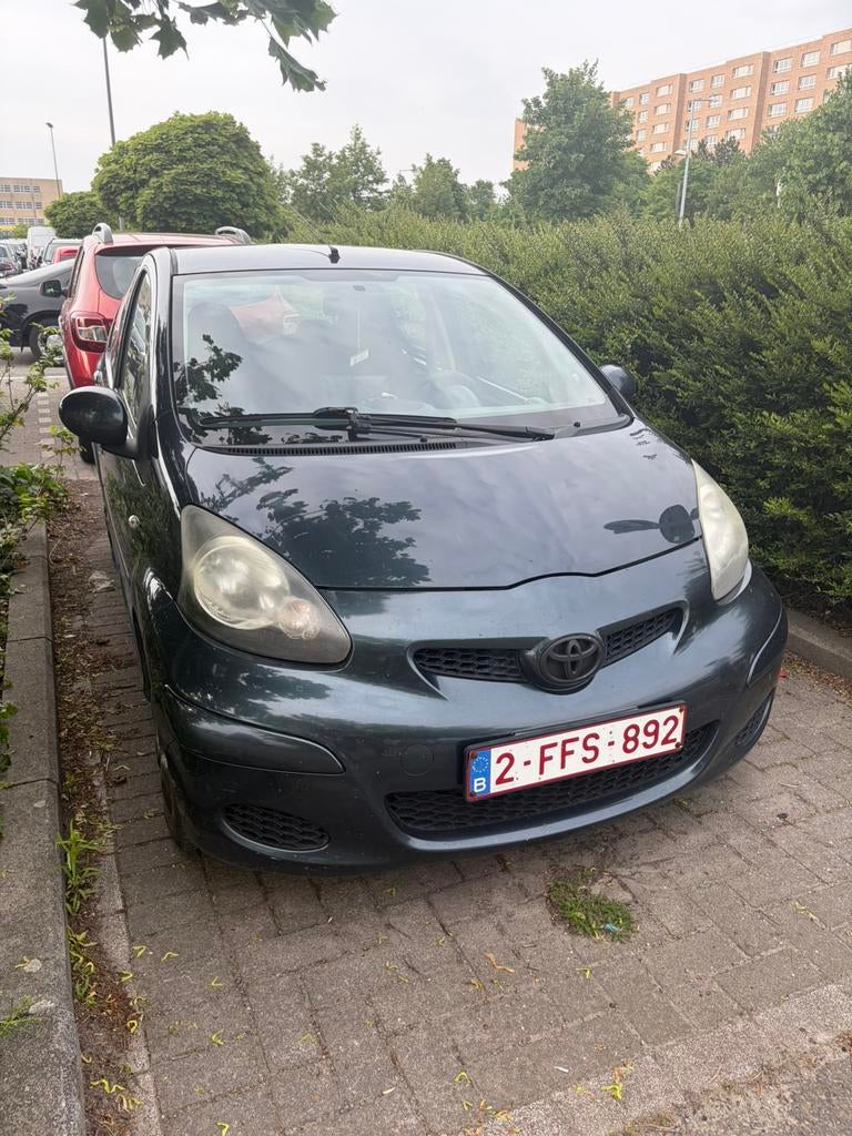 Toyota Aygo 1.0 2011 – rijdt goed – wegens koop andere wagen, Autos, Euro 5, Achat, Boîte manuelle, 5 portes
