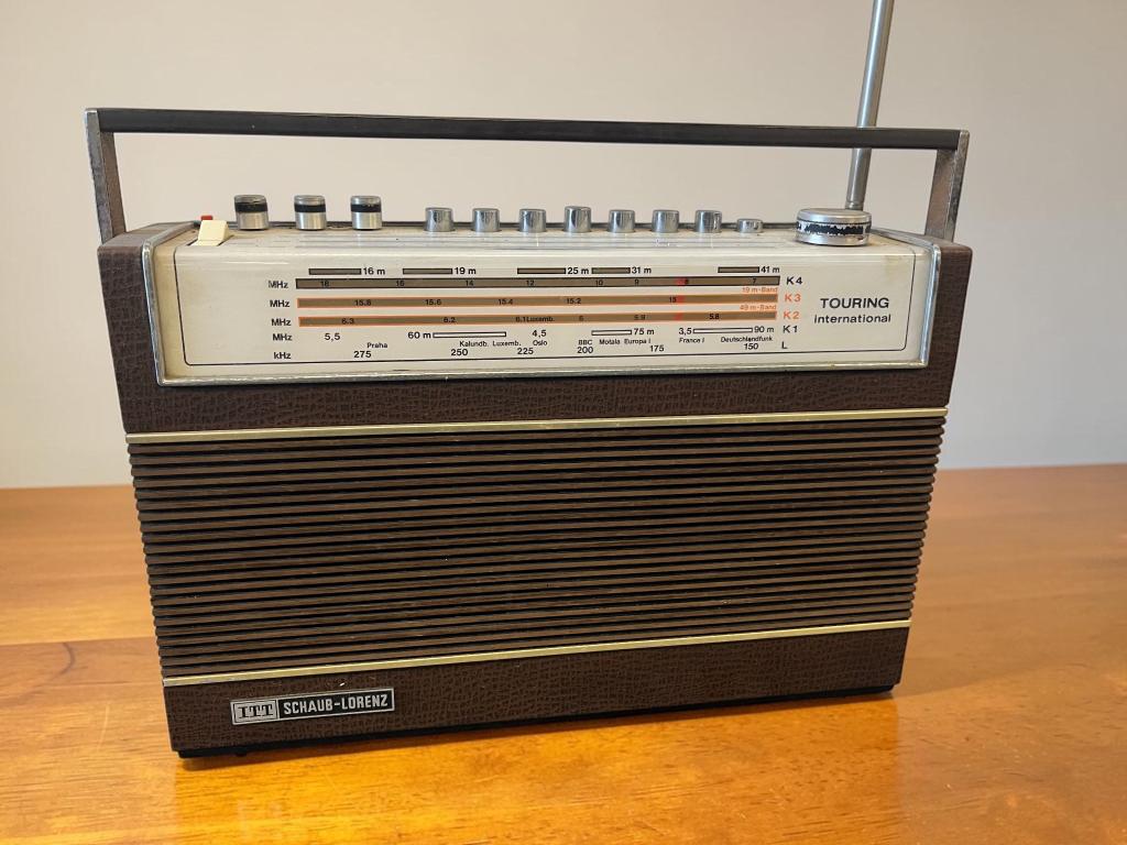vintage draagbare radio ITT SCHAUB - LORENZ, Antiek en Kunst, Curiosa en Brocante, Ophalen