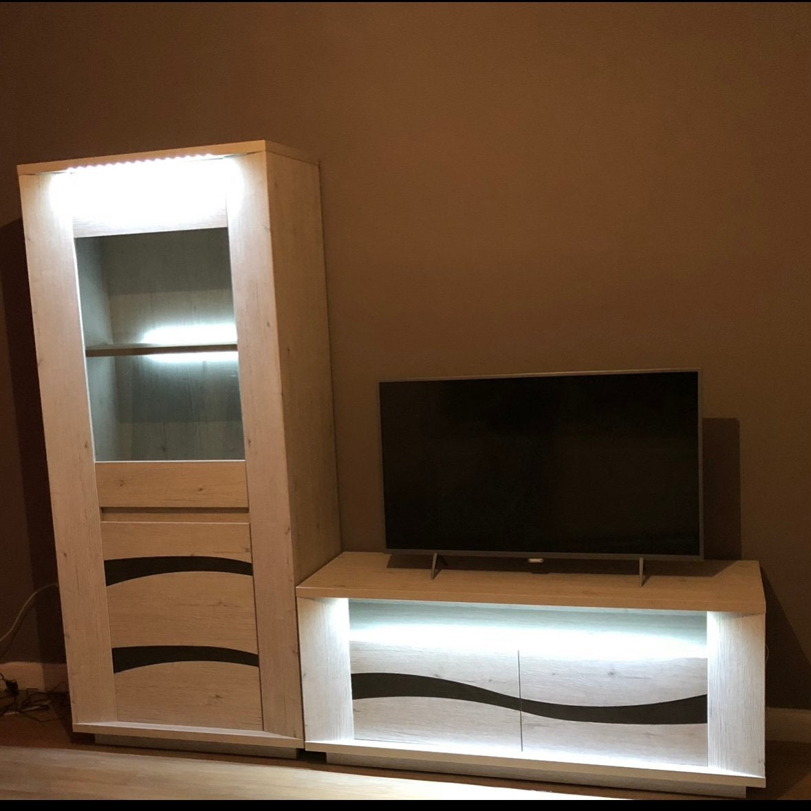 Tv-meubel en raam, Ophalen