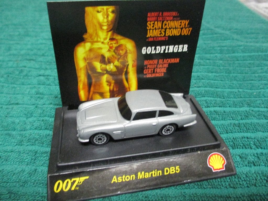 Aston Martin "James Bond" 1/64 ème, Enlèvement ou Envoi, Neuf, Voiture