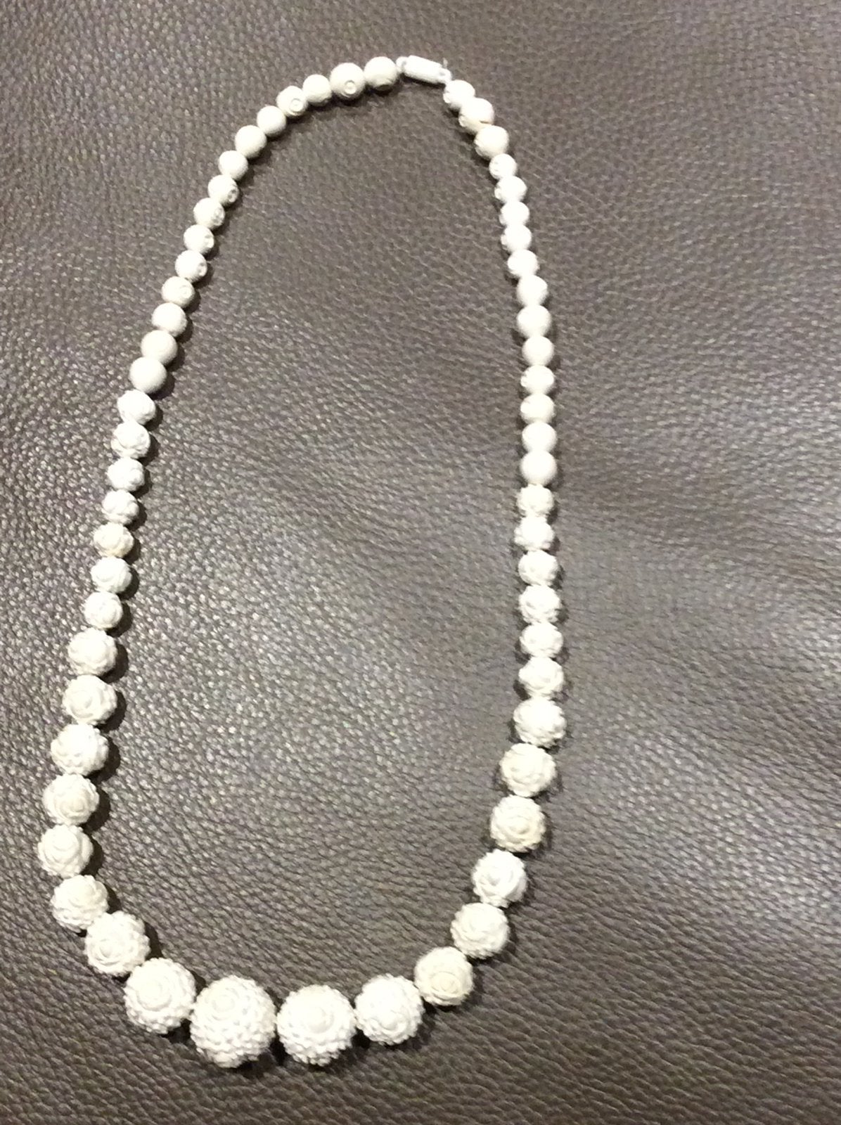 Parelketting in meerschuim, Handtassen en Accessoires, Kettingen, Ophalen, Zo goed als nieuw, Beige, Steen of Mineraal