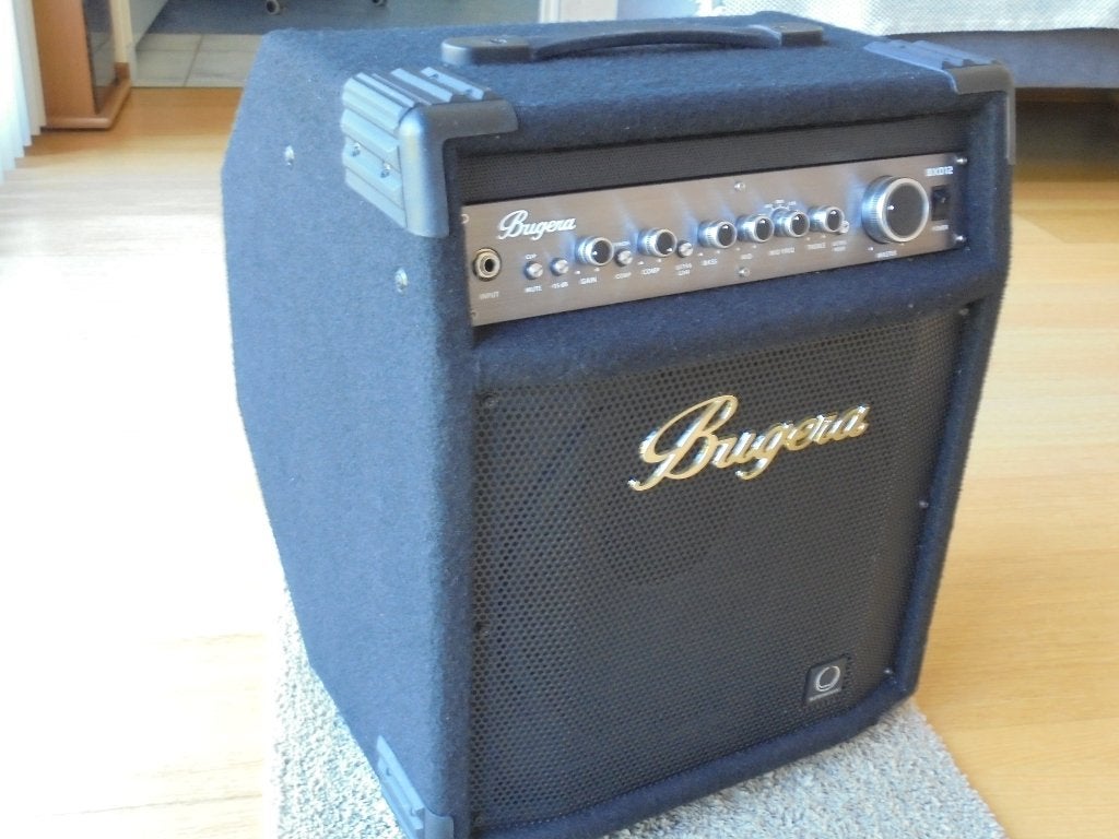 Ampli de basse BUGERA BXD12, 250 wat RMS continu, COMME NEUF, Musique & Instruments, Enlèvement ou Envoi, Comme neuf, Guitare basse