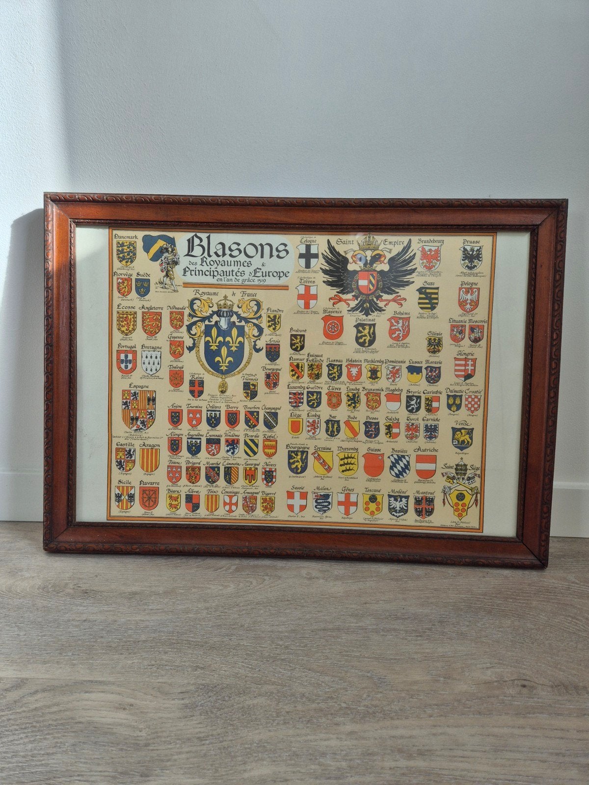 ingelijste poster met ridderschilden - jongenskamer!, Huis en Inrichting, Ophalen