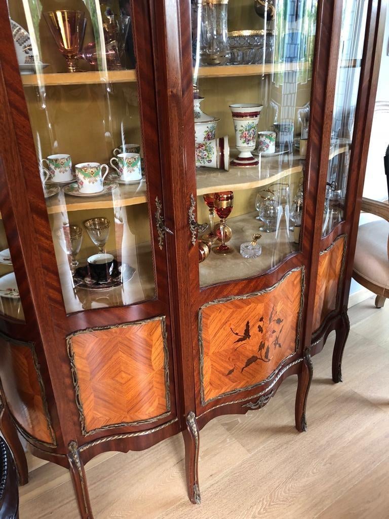 Armoire et armoires anciennes et table et chaises, Enlèvement