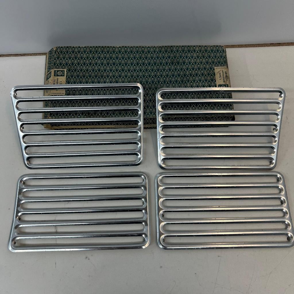 VW Beetle 72-79 chromen sierlijst achterklep met VW logo, Ophalen of Verzenden, Gebruikt