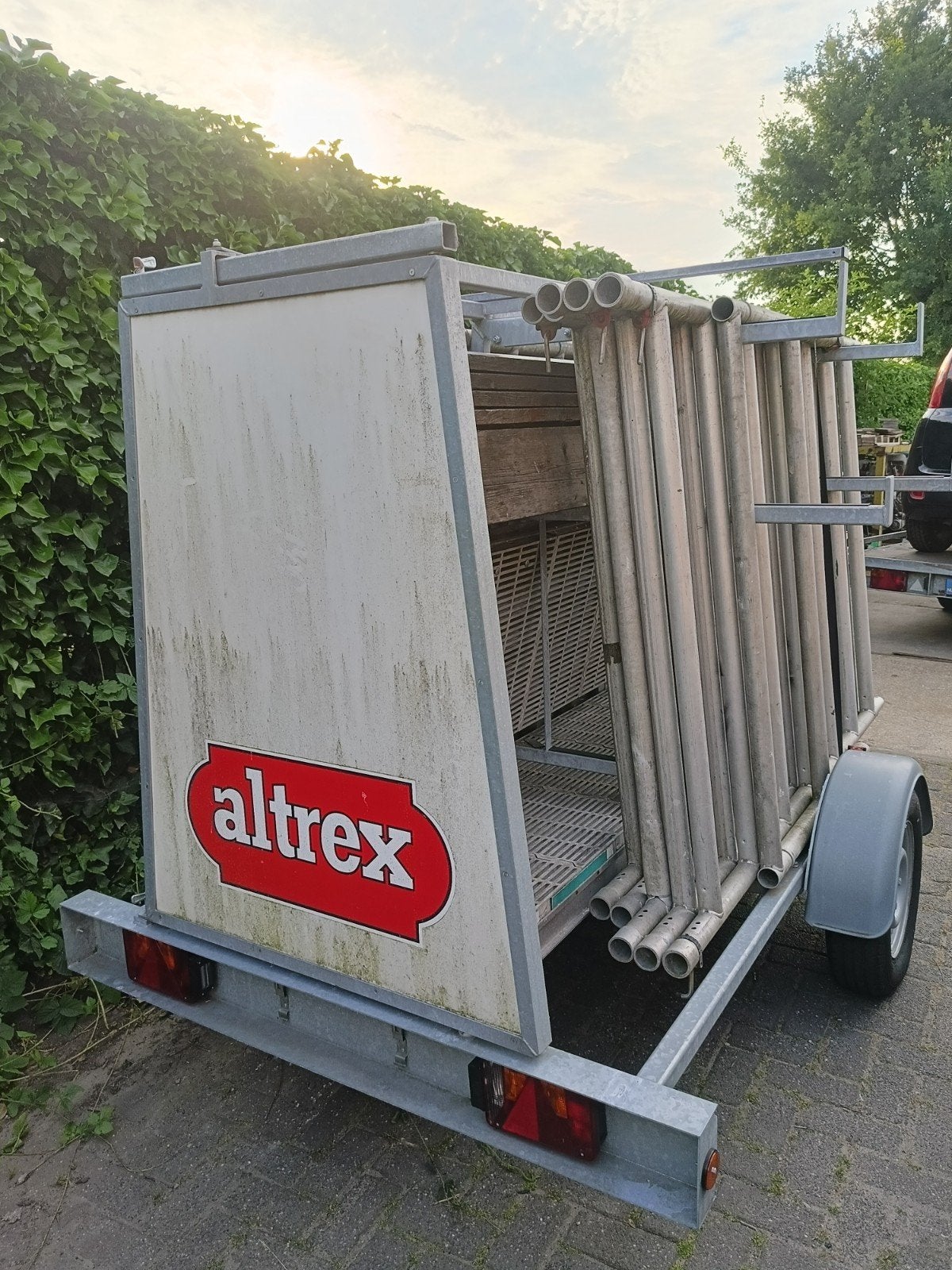 Altrex steiger aanhanger, Ophalen