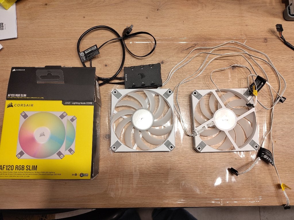 Pack de 2 ventilateurs Corsair AF120 RGB slim blanc, Enlèvement, Utilisé, Refroidisseur ordinateur à air