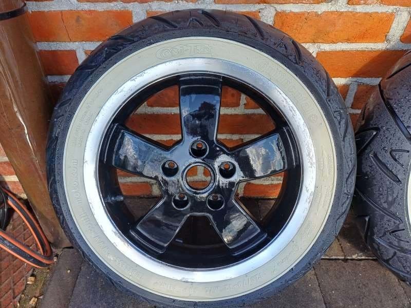 Jantes Vespa GTS  nouveaux pneus à flancs blancs Continental, Enlèvement ou Envoi, Neuf, Autres types, Vespa
