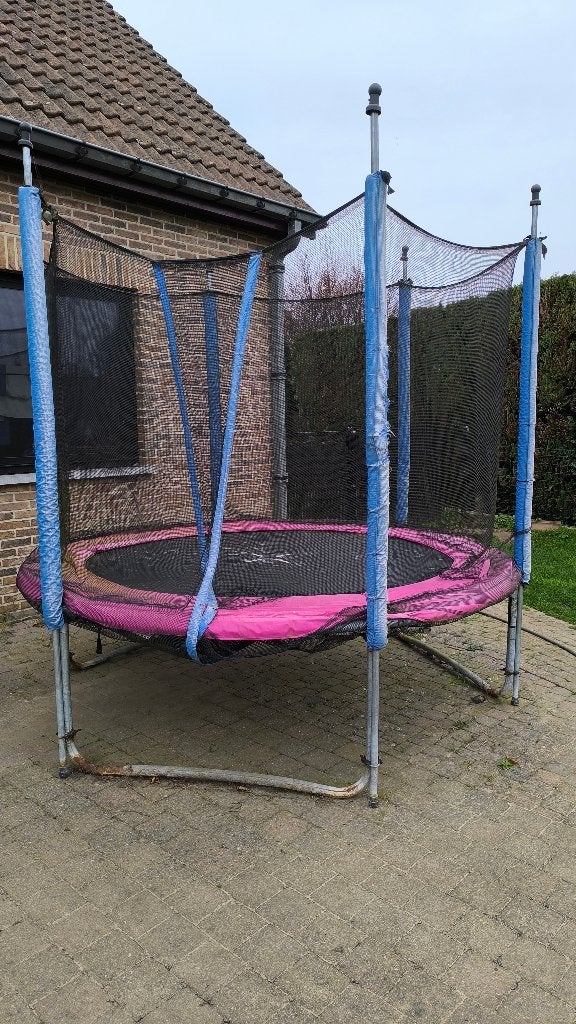 Trampoline en strandspeeltjes gratis, Enfants & Bébés, Jouets | Extérieur | Trampolines, Enlèvement, Utilisé