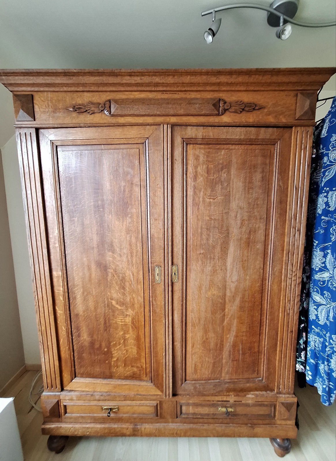 Garde-robe ancienne
