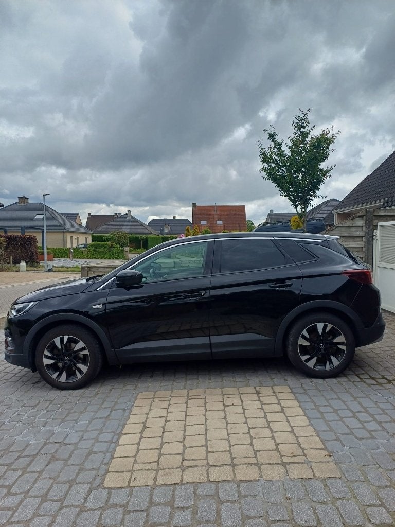 Opel Grandland X 1.5 TD, Auto's, Dealer onderhouden, 4 cilinders, Zwart, Leder