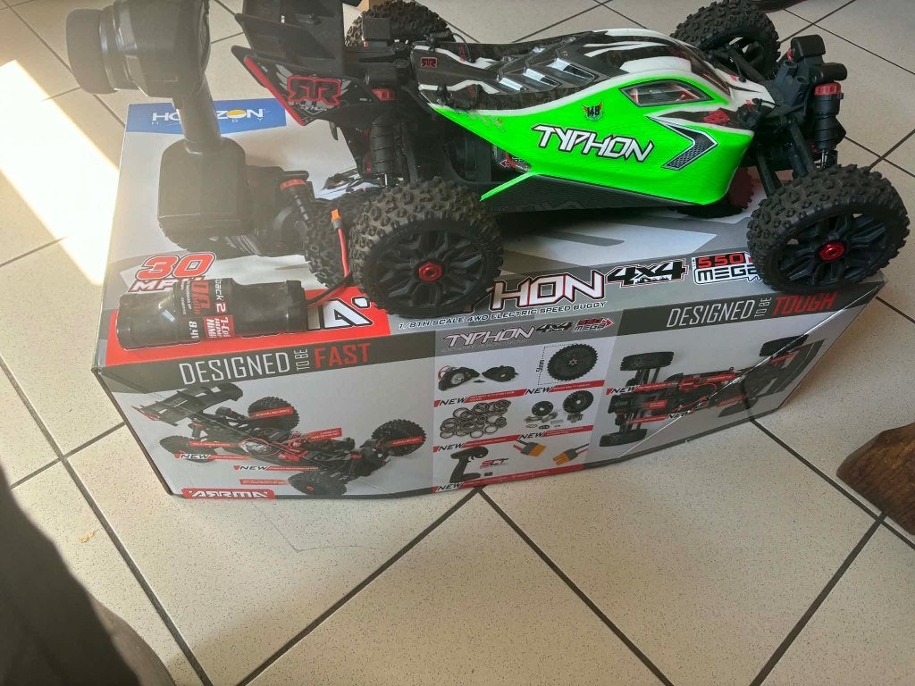 Voiture télécommander avec batterie, Enlèvement, Comme neuf