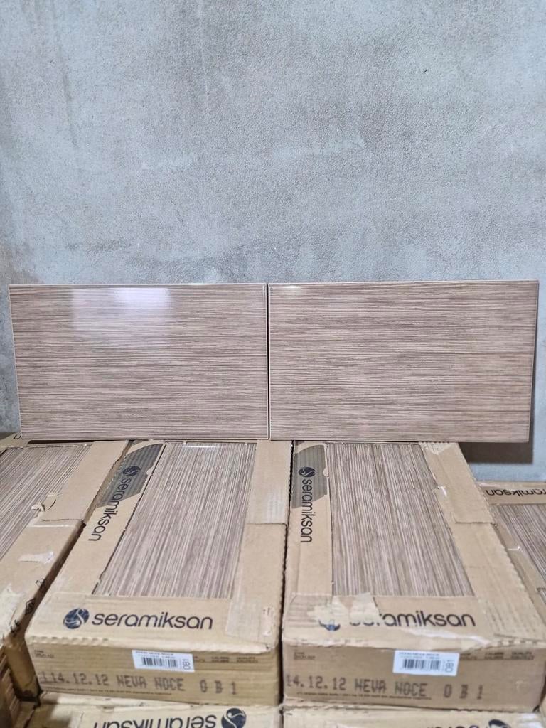 58m² Carrelage mural NEUF - Aspect Bois Brillant